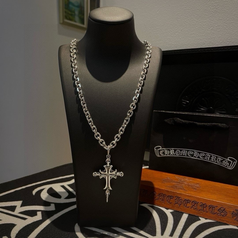Ch*0me He**ts necklaces